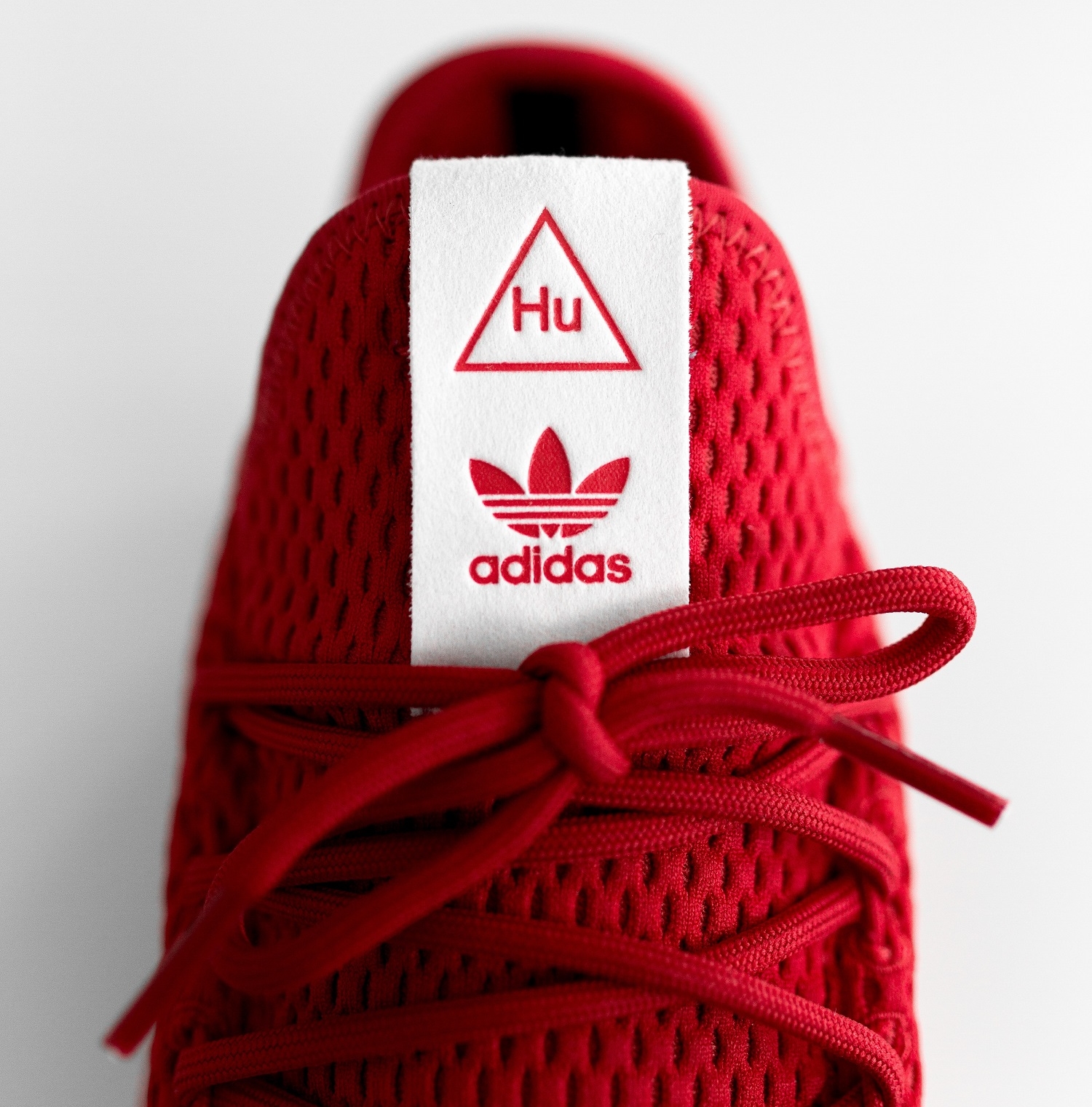 Logo na Adidas tenisicama