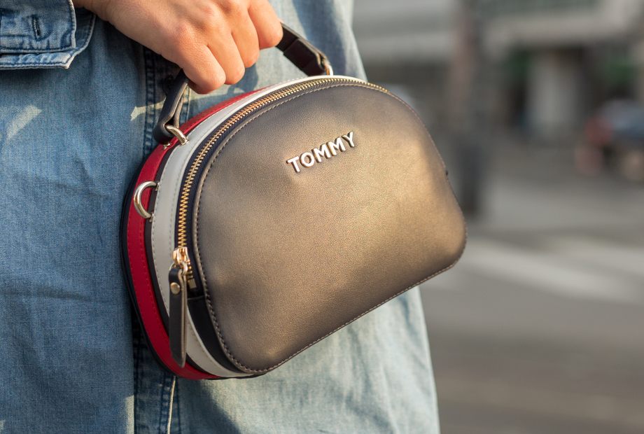 Stylish small bag that will fit the basics.