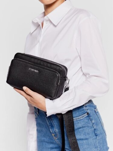 Calvin Klein CK MUST CAMERA BAG W/PCKT LG Ck Black